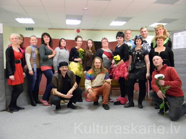 Ar lugas "Svētā kara" autoru Dzintaru Briedi.